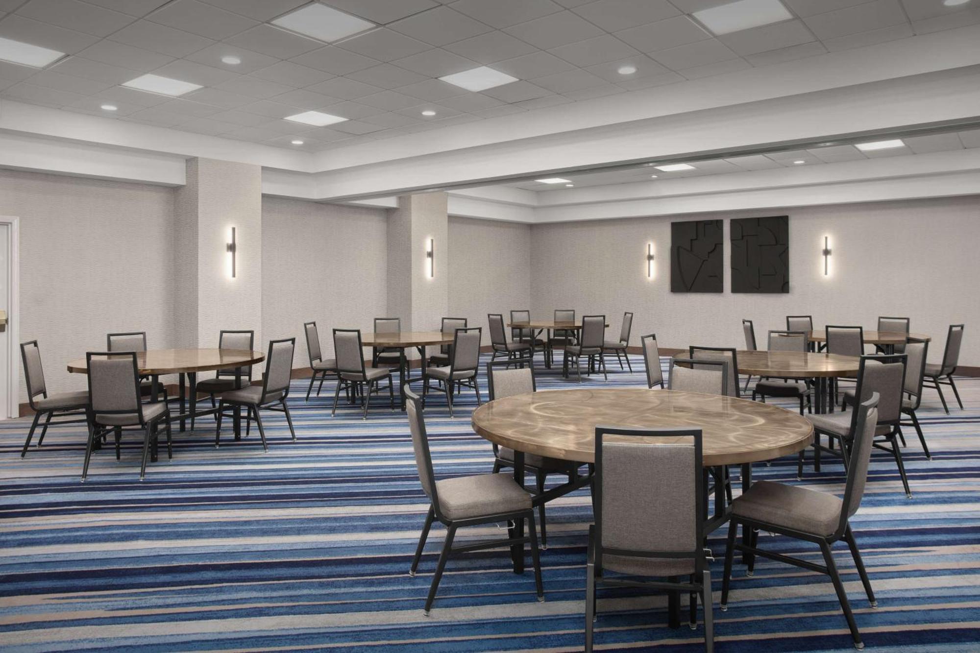 Embassy Suites By Hilton Dallas Near The Galleria Exterior photo