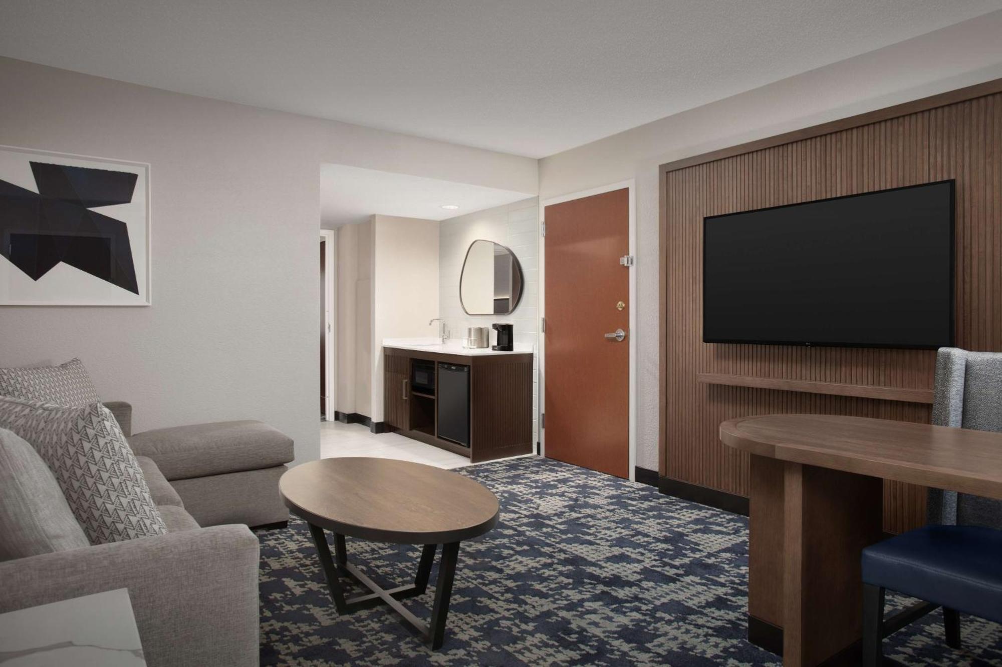 Embassy Suites By Hilton Dallas Near The Galleria Exterior photo